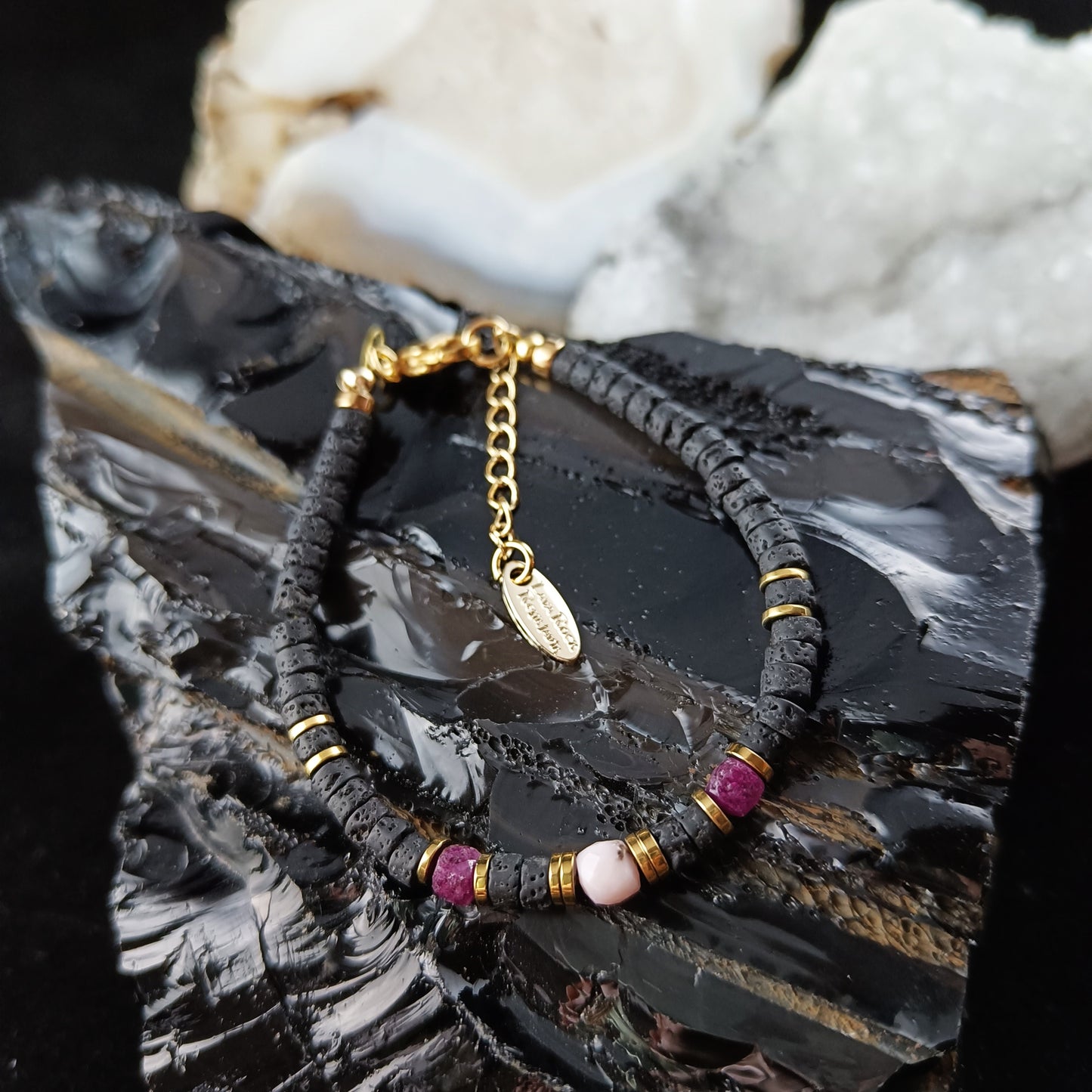 Rúbín og Rósarkvars Hraunsteina Armband
