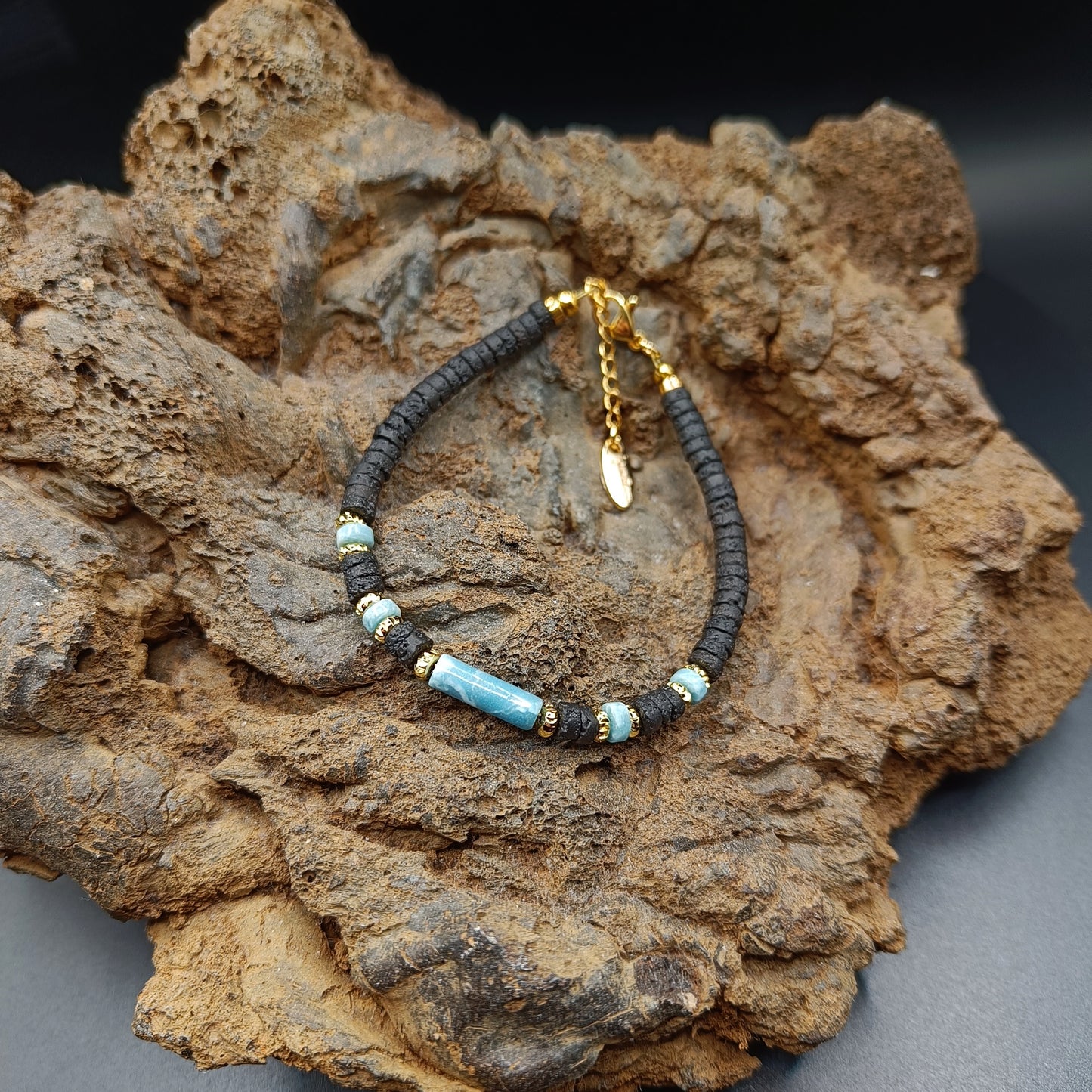 Aqua-Terra Jaspís steinarmband með þunnskornum hraunsteinum