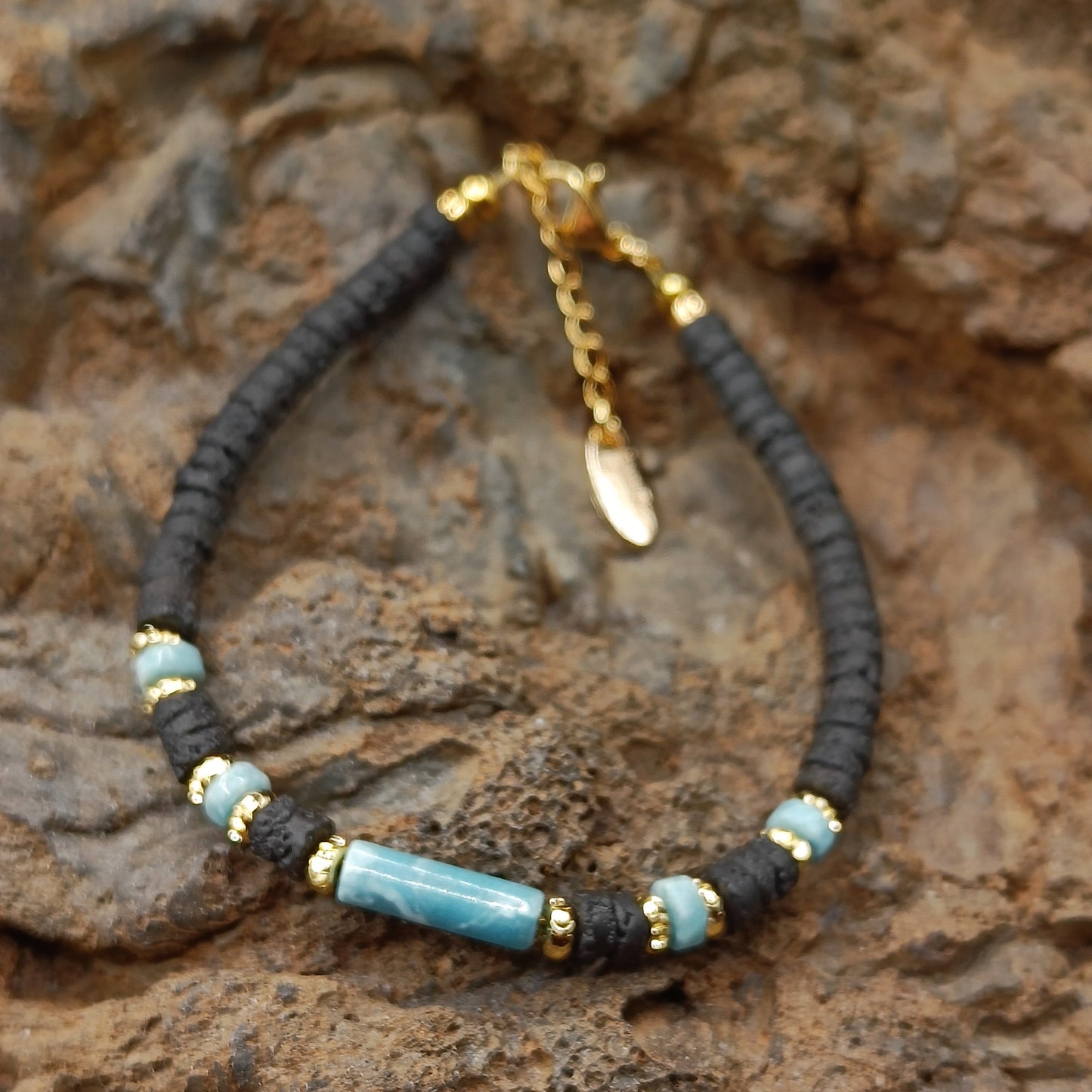 Aqua-Terra Jaspís steinarmband með þunnskornum hraunsteinum