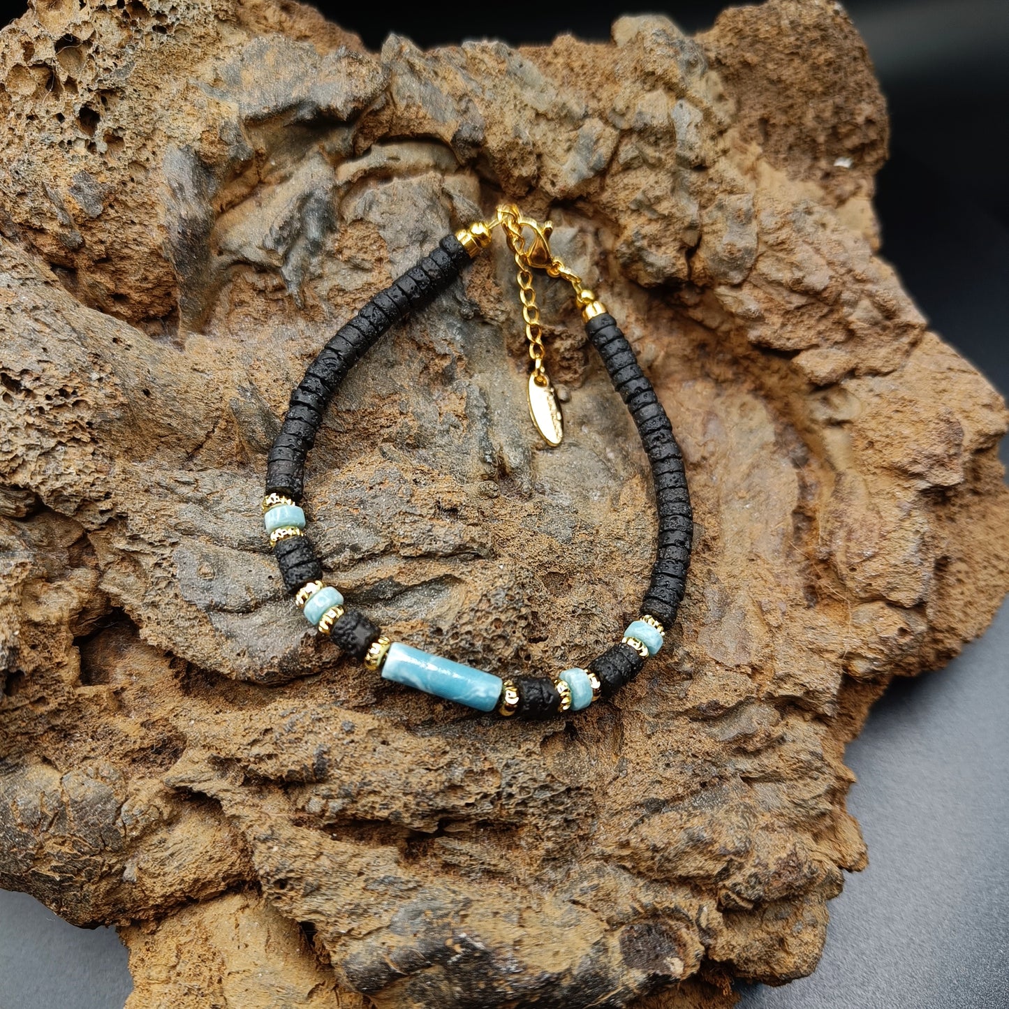 Aqua-Terra Jaspís steinarmband með þunnskornum hraunsteinum