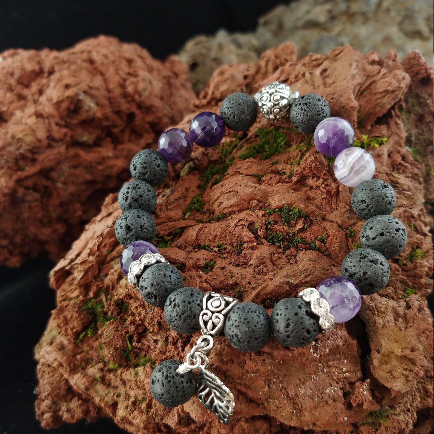 Lava og Amatyst Armband - Stærri 10mm kúlur