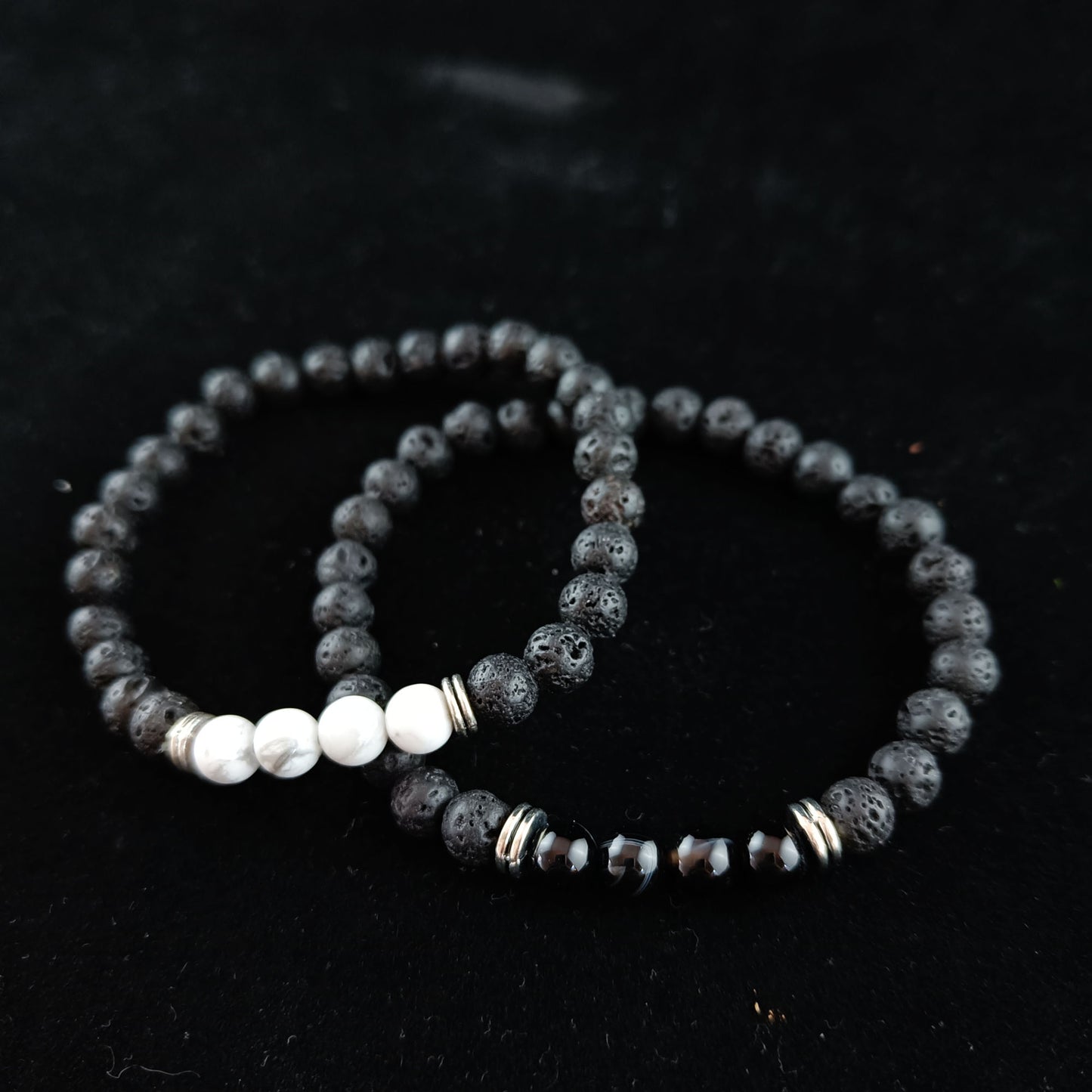 6mm Onyx og Howlite Hraun Armbönd