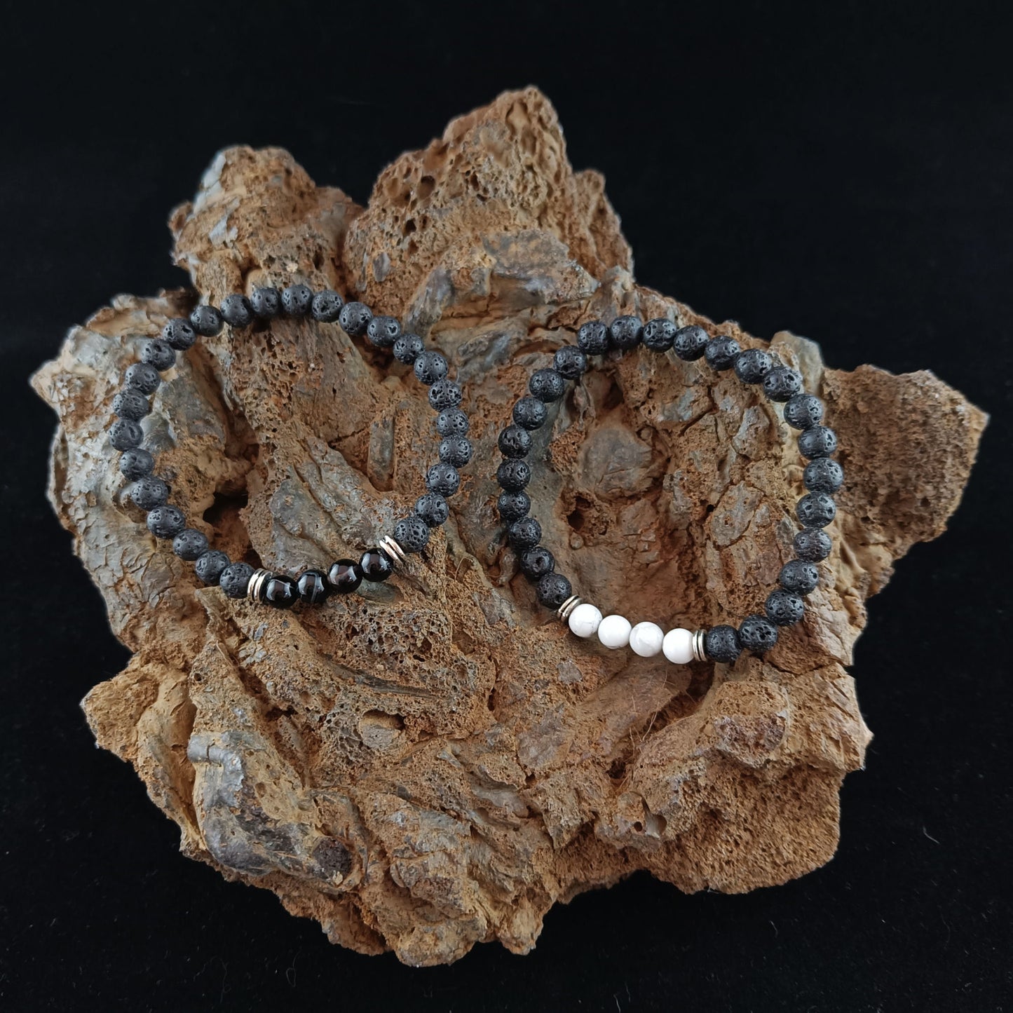 6mm Onyx og Howlite Hraun Armbönd