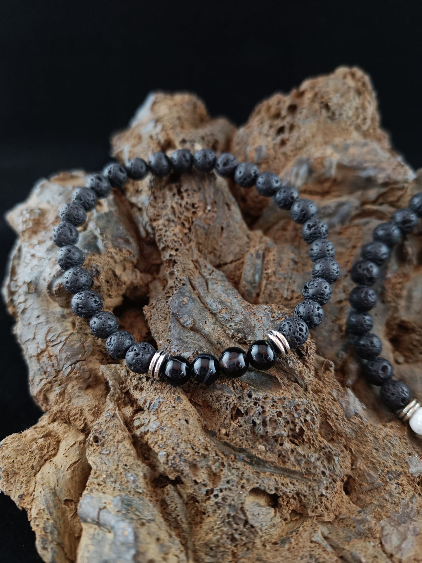 6mm Onyx og Howlite Hraun Armbönd